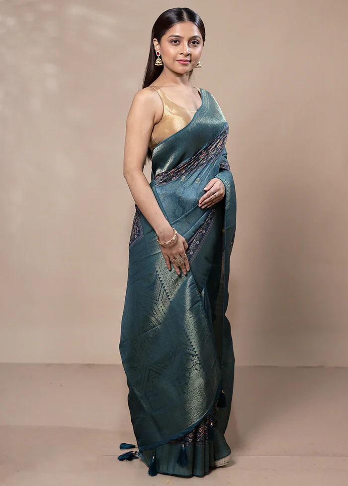 Green Dupion Silk Saree With Blouse Piece - Image 4