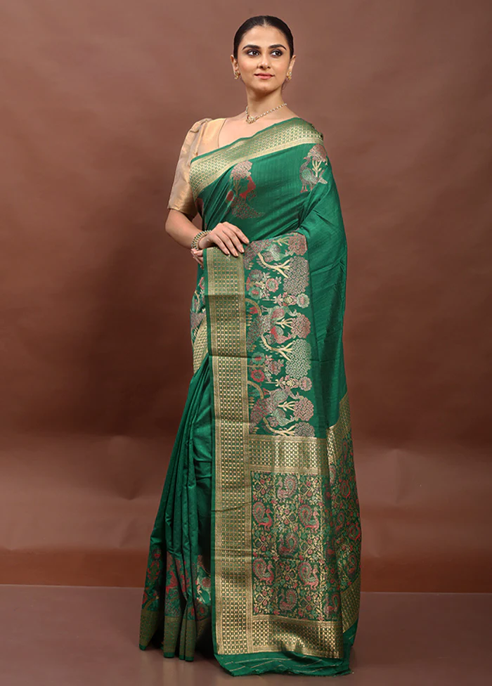 Green Dupion Silk Saree With Blouse Piece - Image 4
