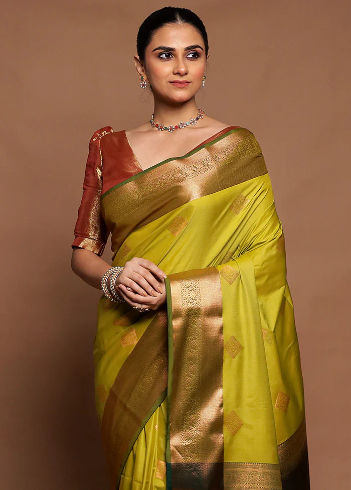 Green Dupion Silk Saree With Blouse Piece - Image 2