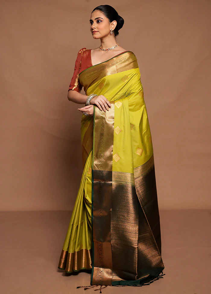 Green Dupion Silk Saree With Blouse Piece - Image 4