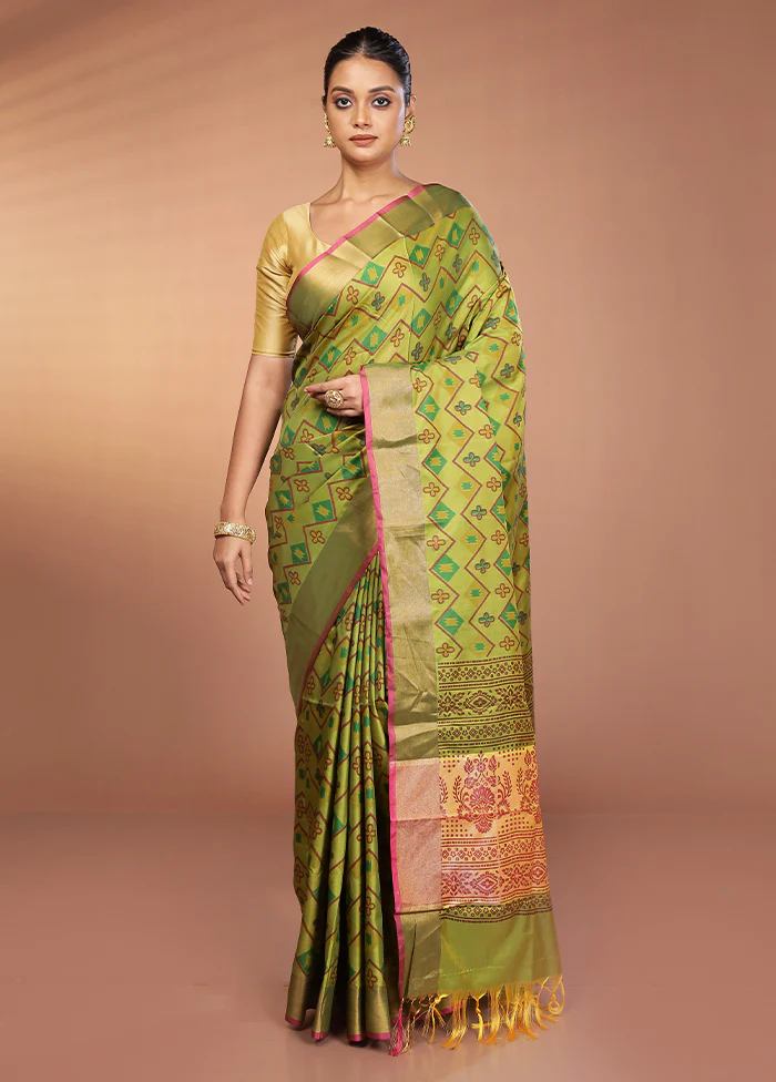 Green Dupion Silk Saree With Blouse Piece - Image 2