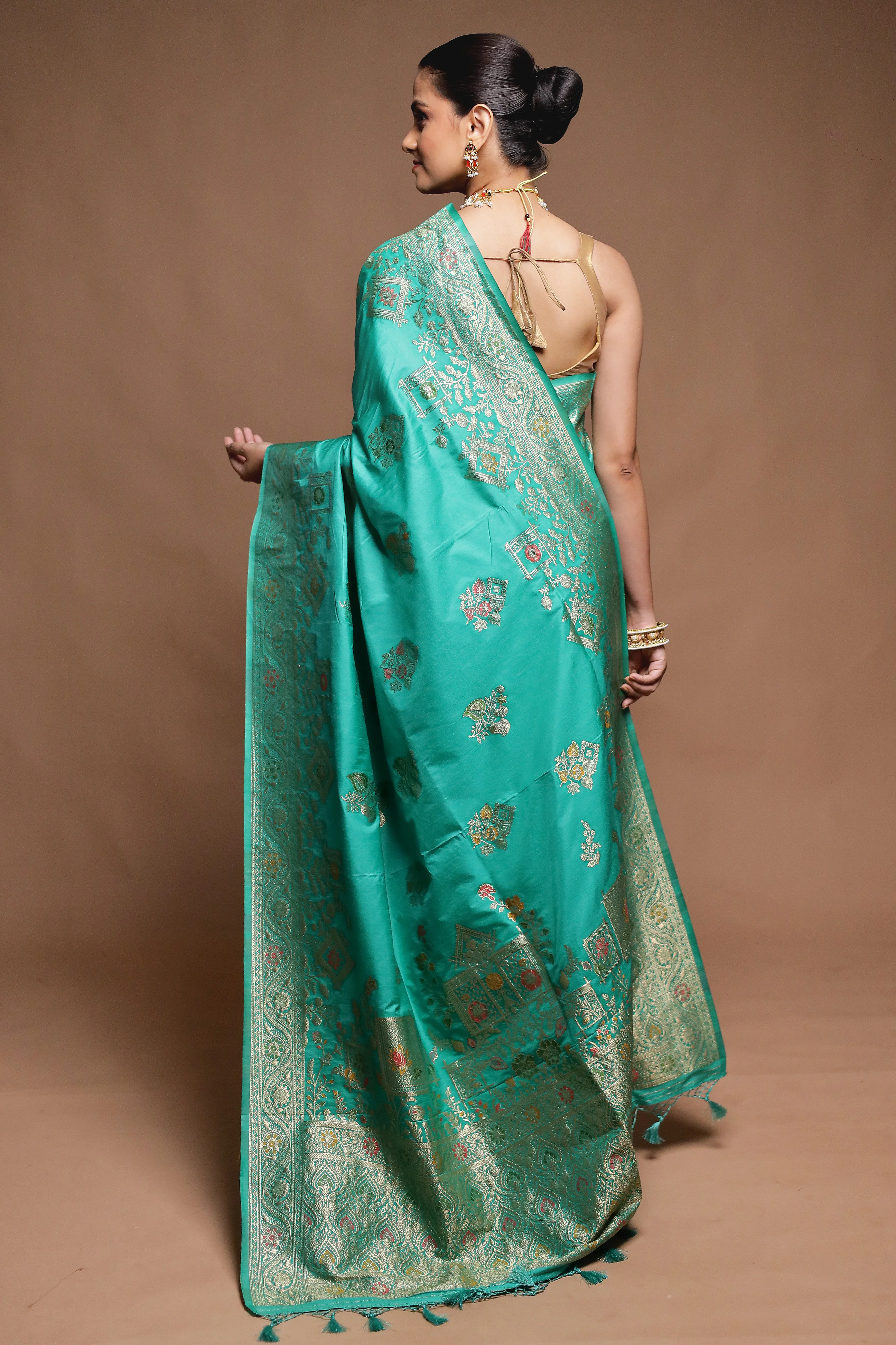 Green Dupion Silk Saree With Blouse Piece - Image 3