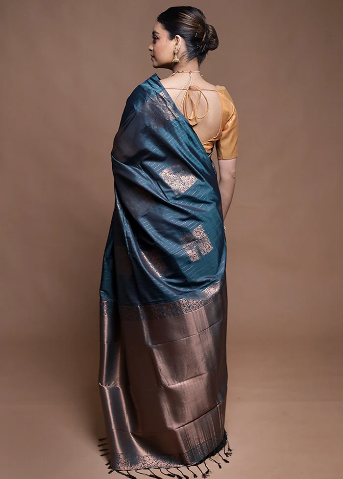 Green Dupion Silk Saree With Blouse Piece - Image 3