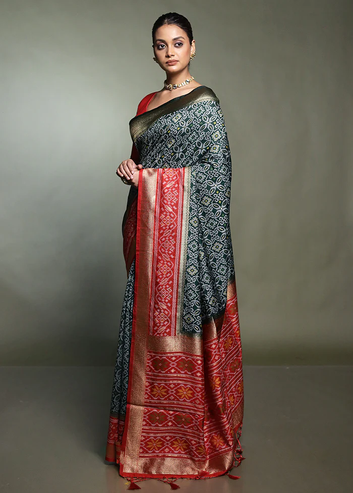 Green Dupion Silk Saree With Blouse Piece - Image 4