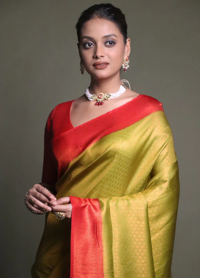 Green Dupion Silk Saree With Blouse Piece - Image 2