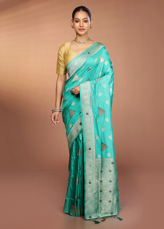 Green Dupion Silk Saree With Blouse Piece - Image 2