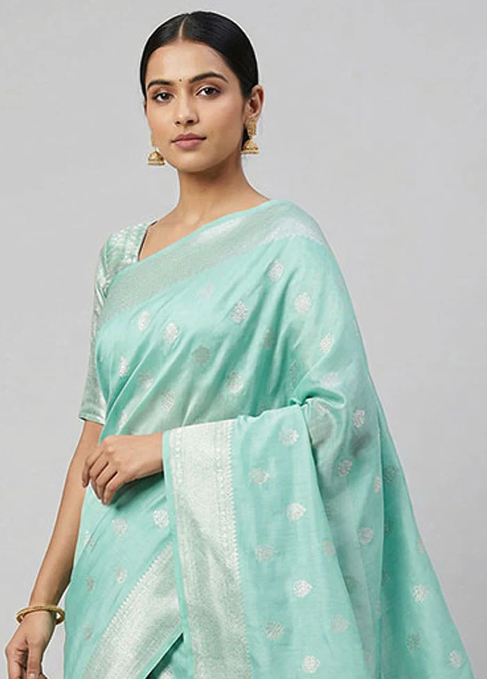 Green Dupion Silk Saree With Blouse Piece - Image 2
