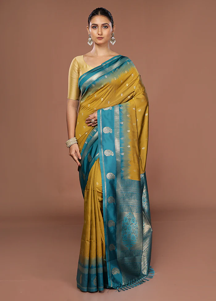 Green Dupion Silk Saree With Blouse Piece - Image 2