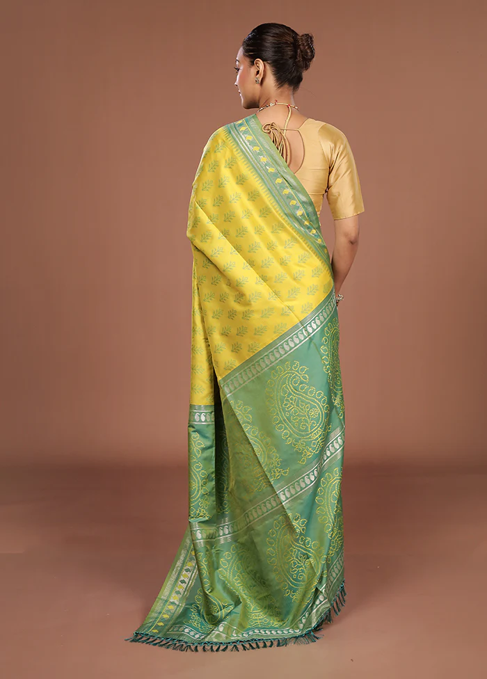 Green Dupion Silk Saree With Blouse Piece - Image 3