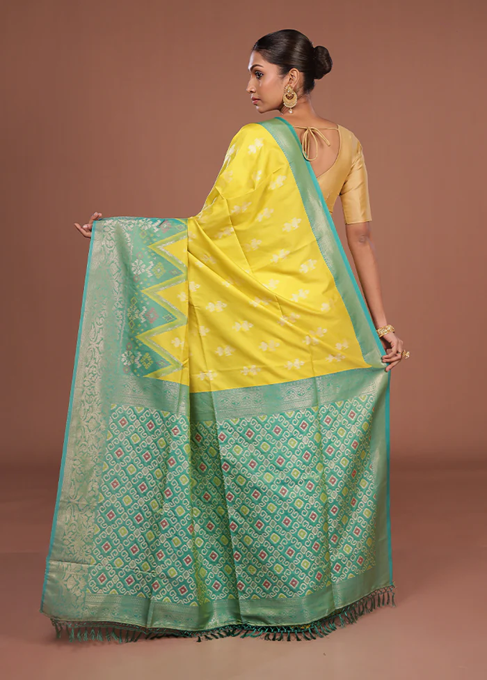 Green Dupion Silk Saree With Blouse Piece - Image 3