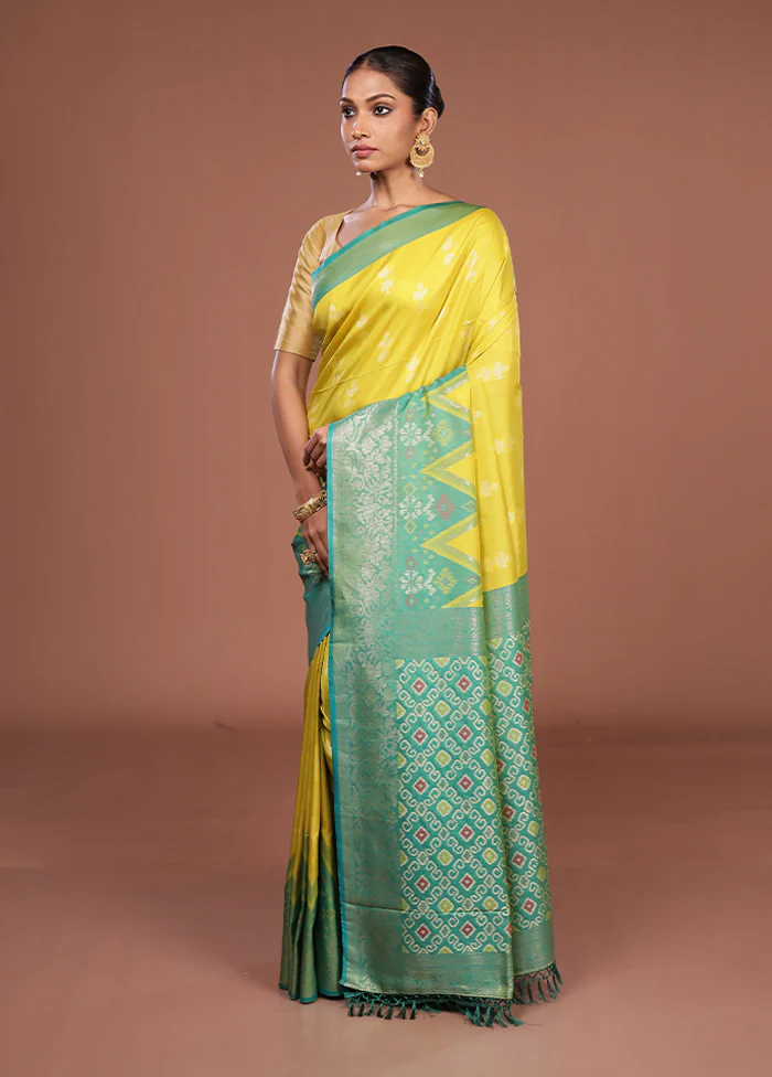Green Dupion Silk Saree With Blouse Piece - Image 4
