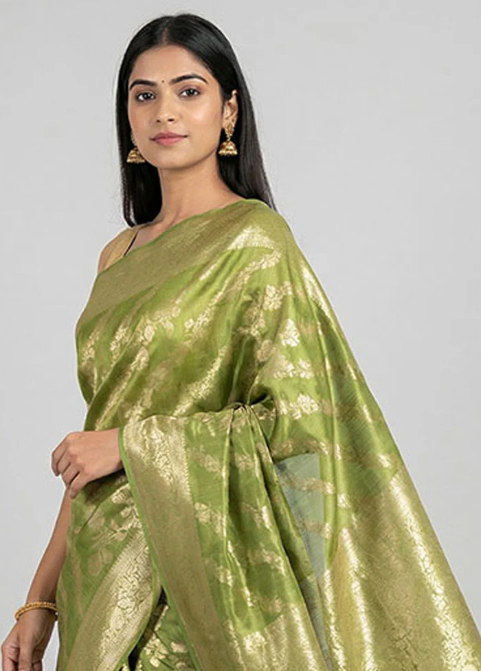 Green Dupion Silk Saree With Blouse Piece - Image 2