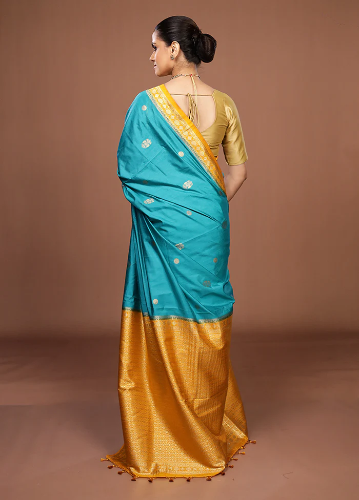 Green Dupion Silk Saree With Blouse Piece - Image 3