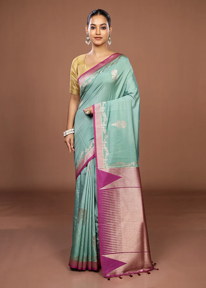 Green Dupion Silk Saree With Blouse Piece - Image 2