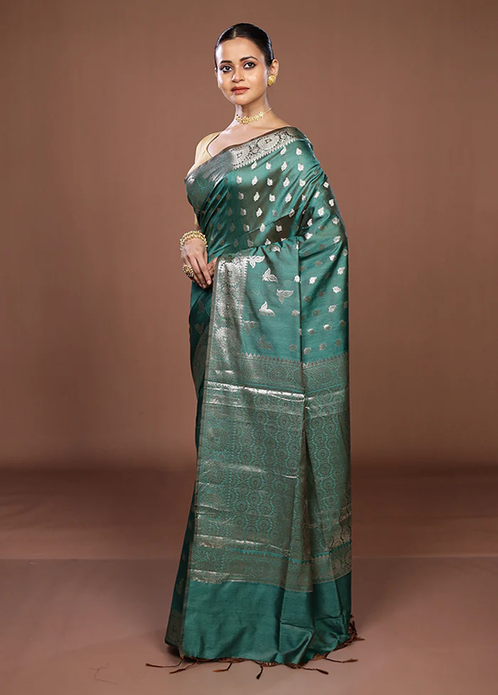 Green Dupion Silk Saree With Blouse Piece - Image 4