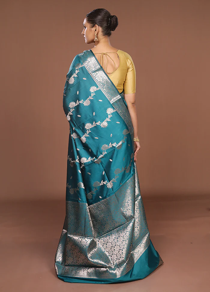Green Dupion Silk Saree With Blouse Piece - Image 3