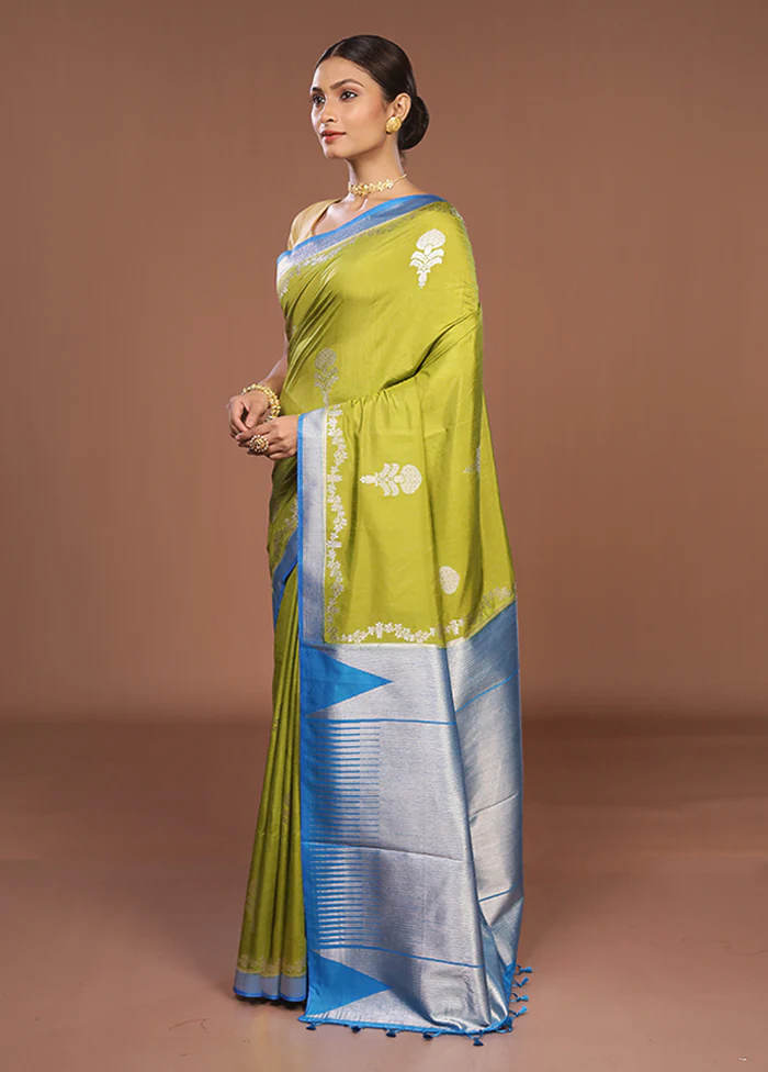 Green Dupion Silk Saree With Blouse Piece - Image 4