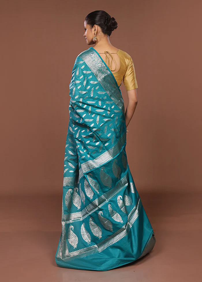Green Dupion Silk Saree With Blouse Piece - Image 3