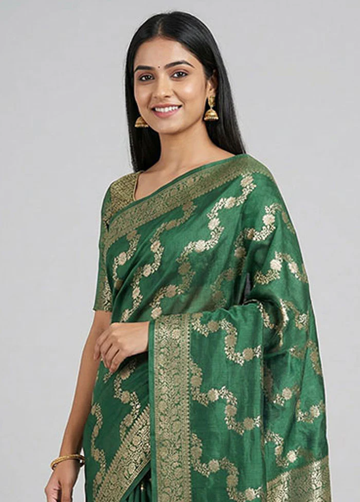 Green Dupion Silk Saree With Blouse Piece - Image 2