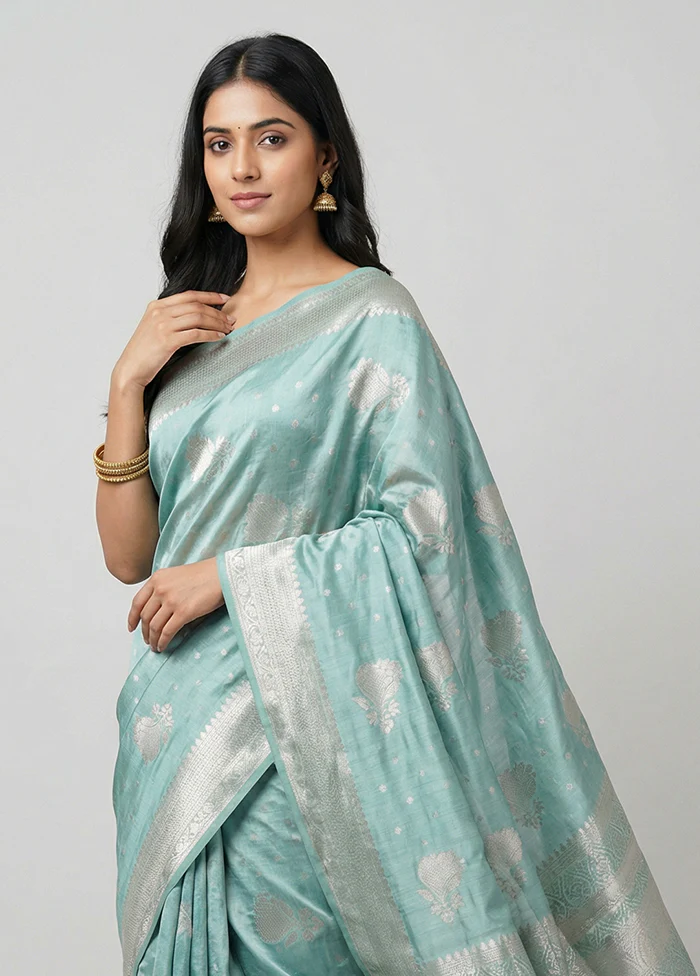 Green Dupion Silk Saree With Blouse Piece - Image 2