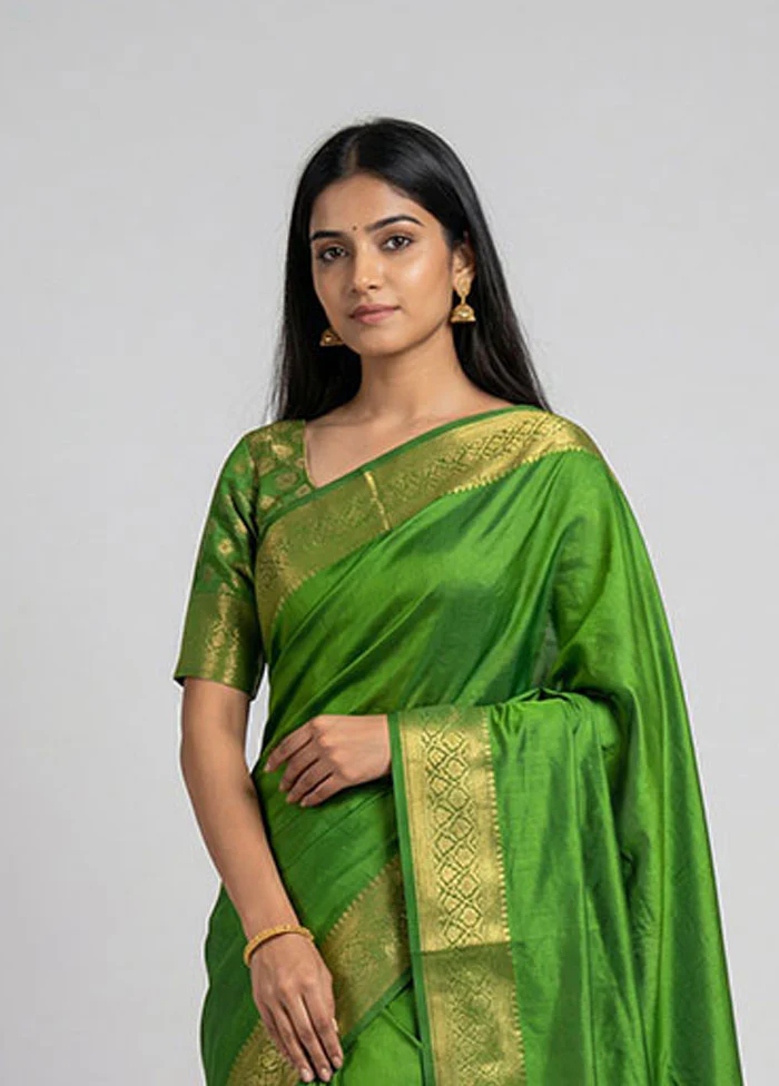 Green Dupion Silk Saree With Blouse Piece - Image 2
