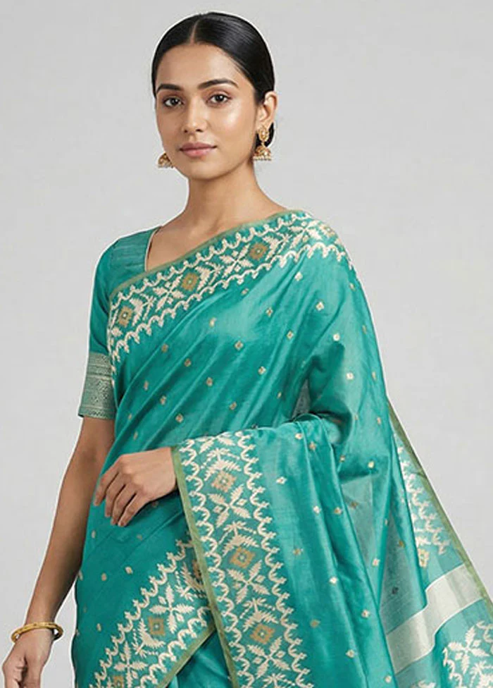 Green Dupion Silk Saree With Blouse Piece - Image 2