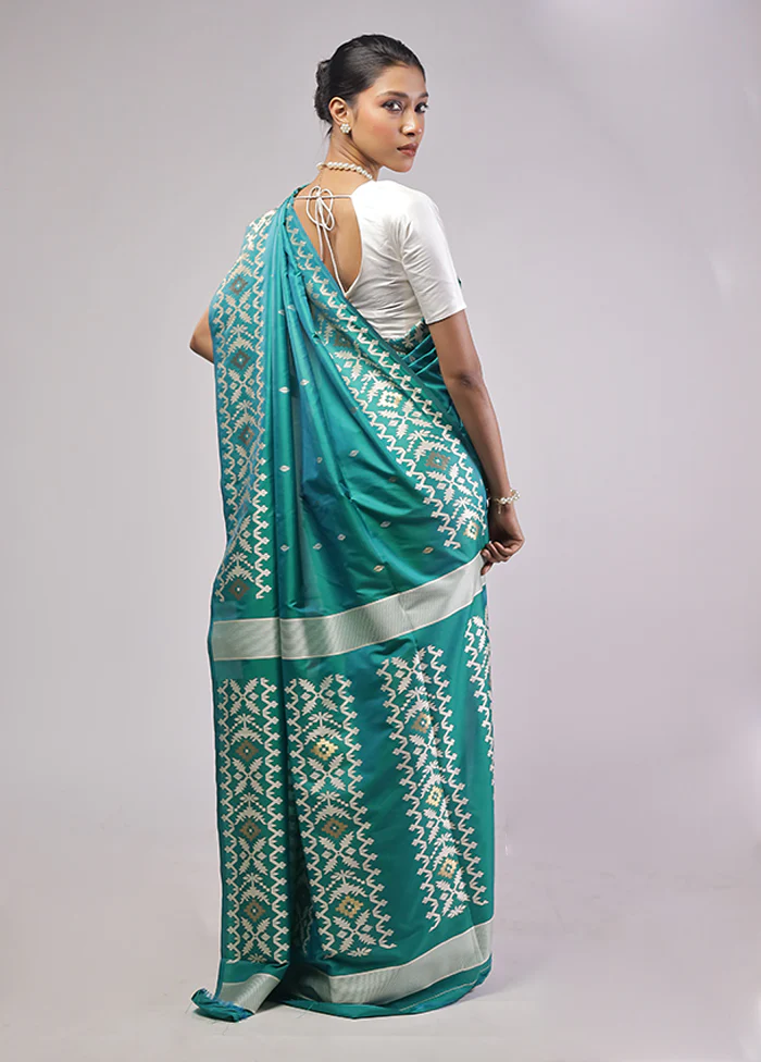 Green Dupion Silk Saree With Blouse Piece - Image 3