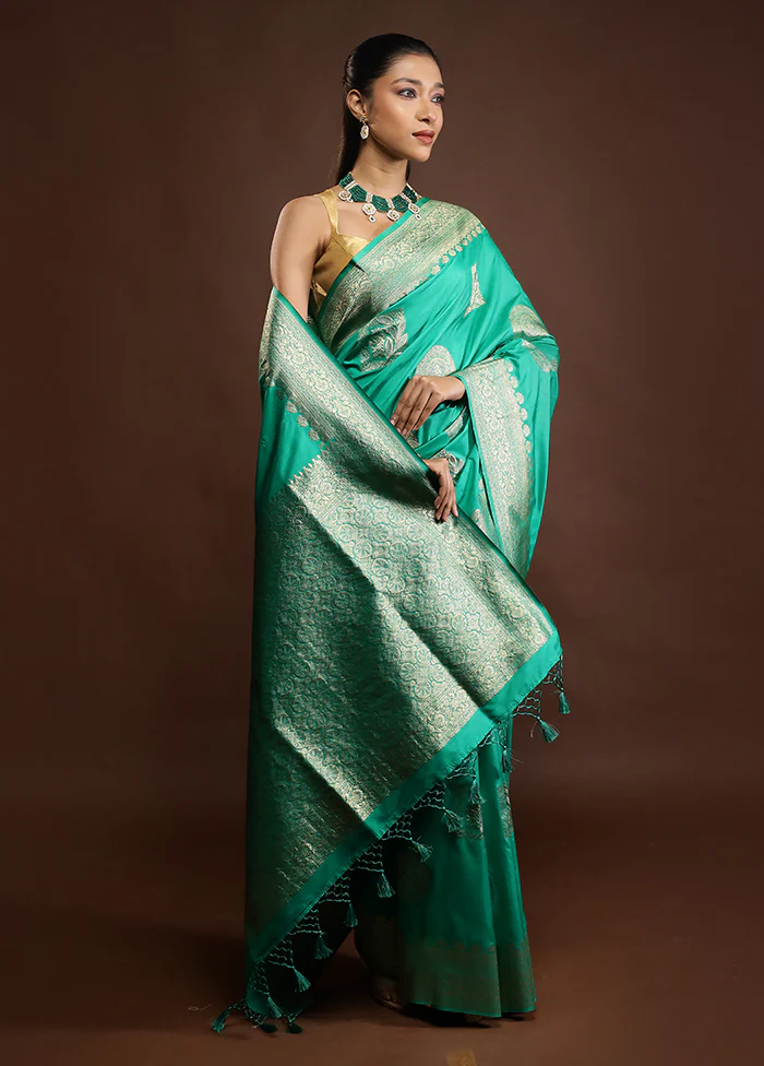 Green Dupion Silk Saree With Blouse Piece - Image 4