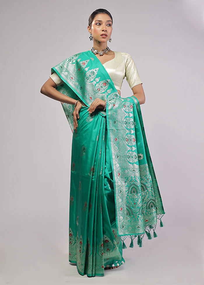 Green Dupion Silk Saree With Blouse Piece - Image 2