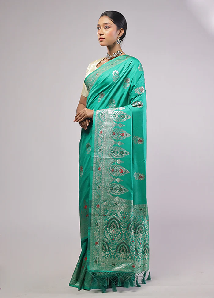 Green Dupion Silk Saree With Blouse Piece - Image 4