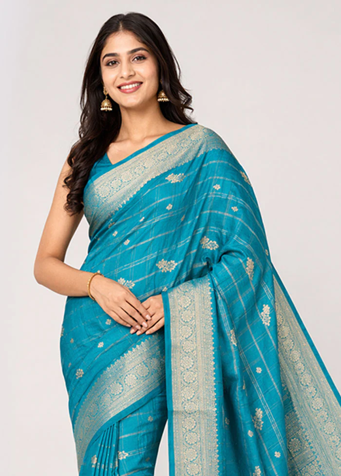 Green Dupion Silk Saree With Blouse Piece - Image 2