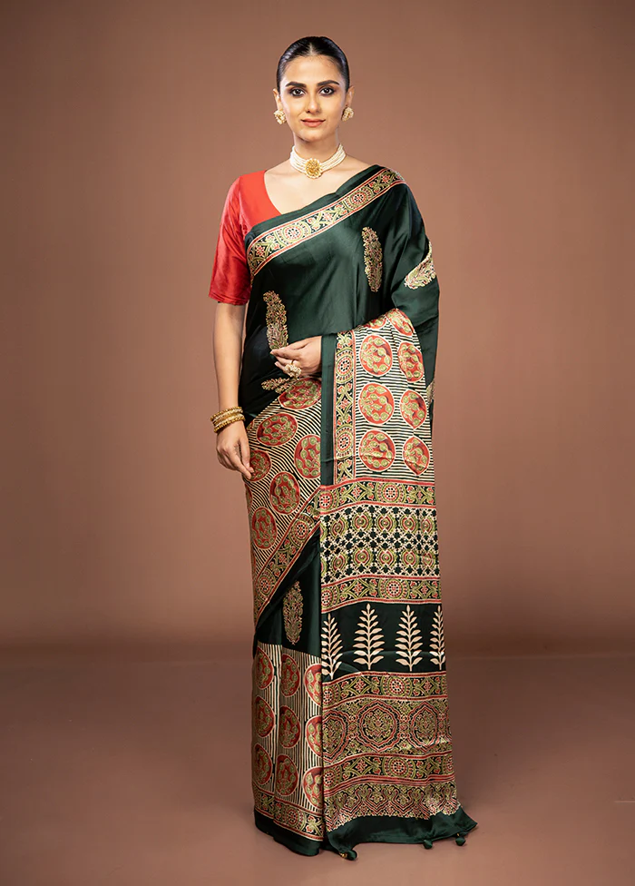 Green Dupion Silk Saree With Blouse Piece - Image 2