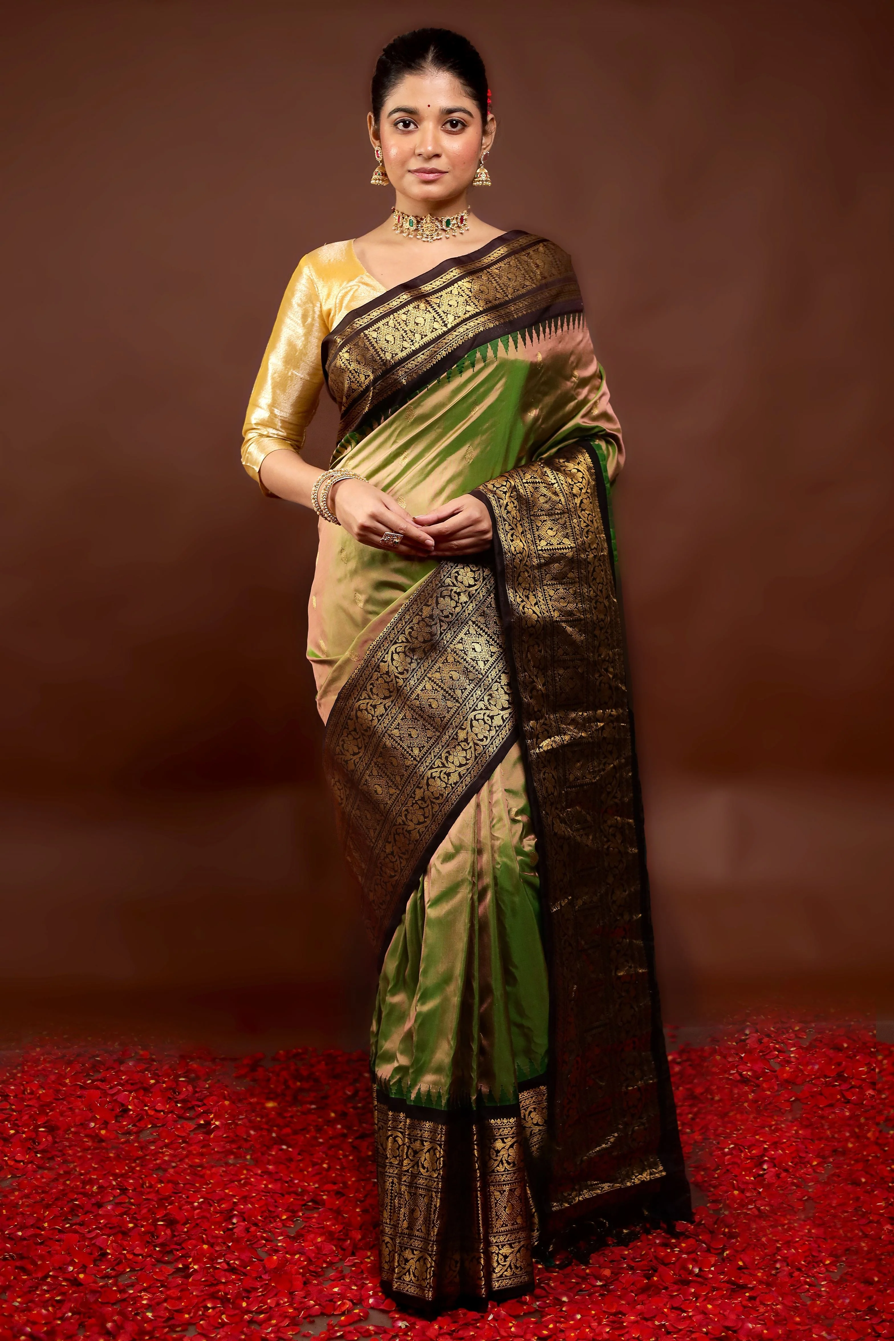 Green Gadwal Pure Silk Saree Without Blouse Piece - Image 3