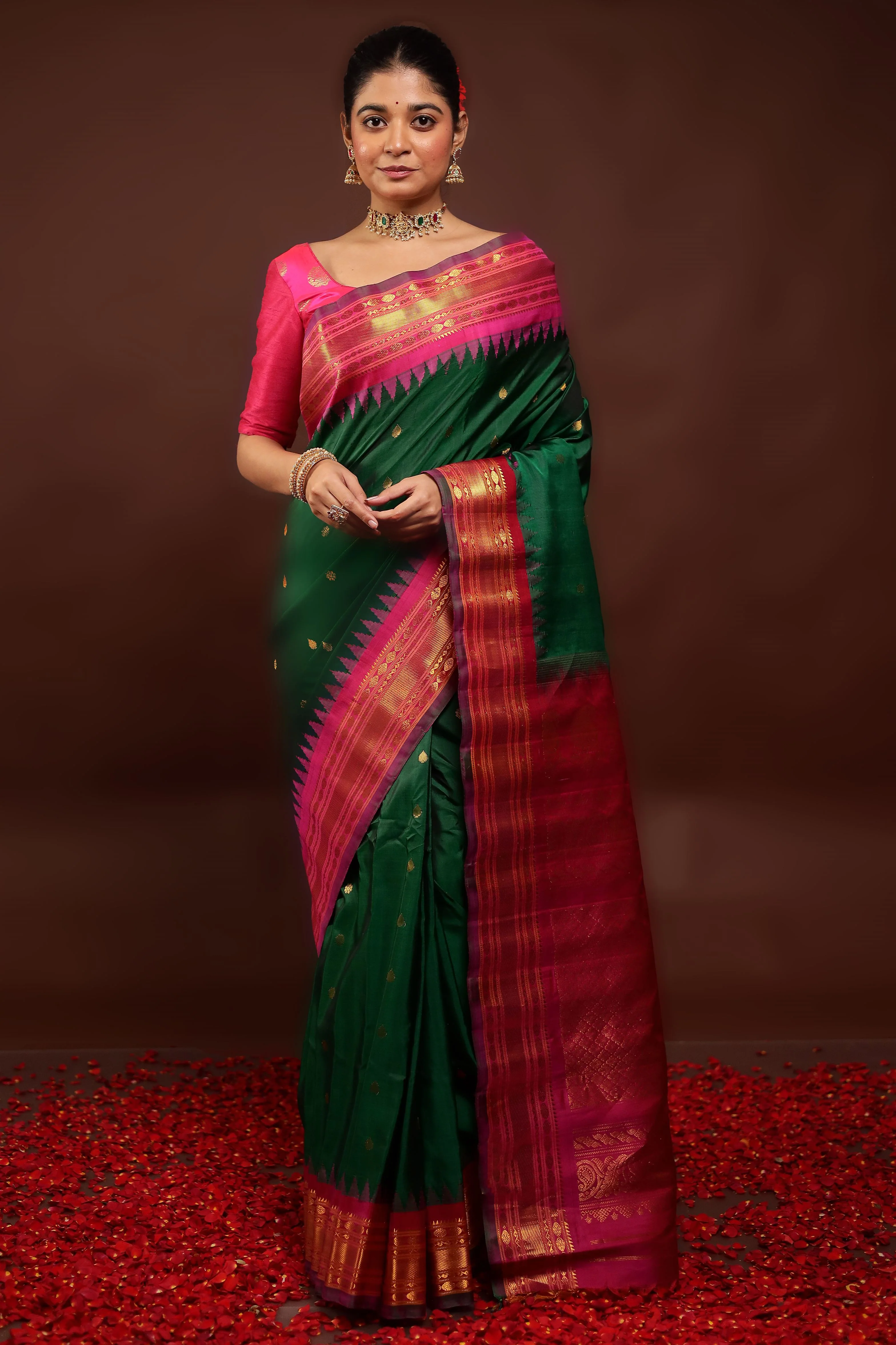 Green Gadwal Pure Silk Saree Without Blouse Piece - Image 3
