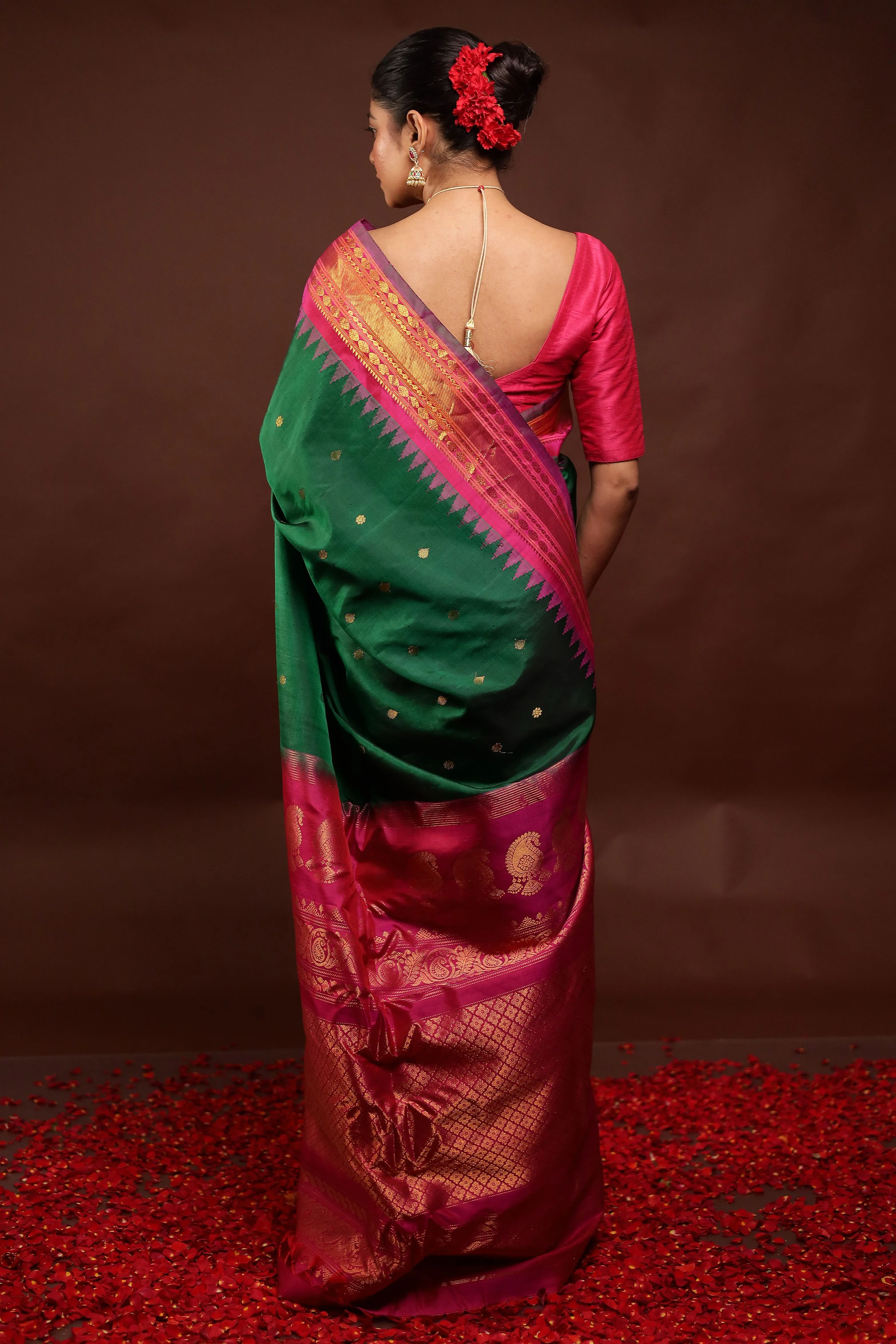 Green Gadwal Pure Silk Saree Without Blouse Piece - Image 4