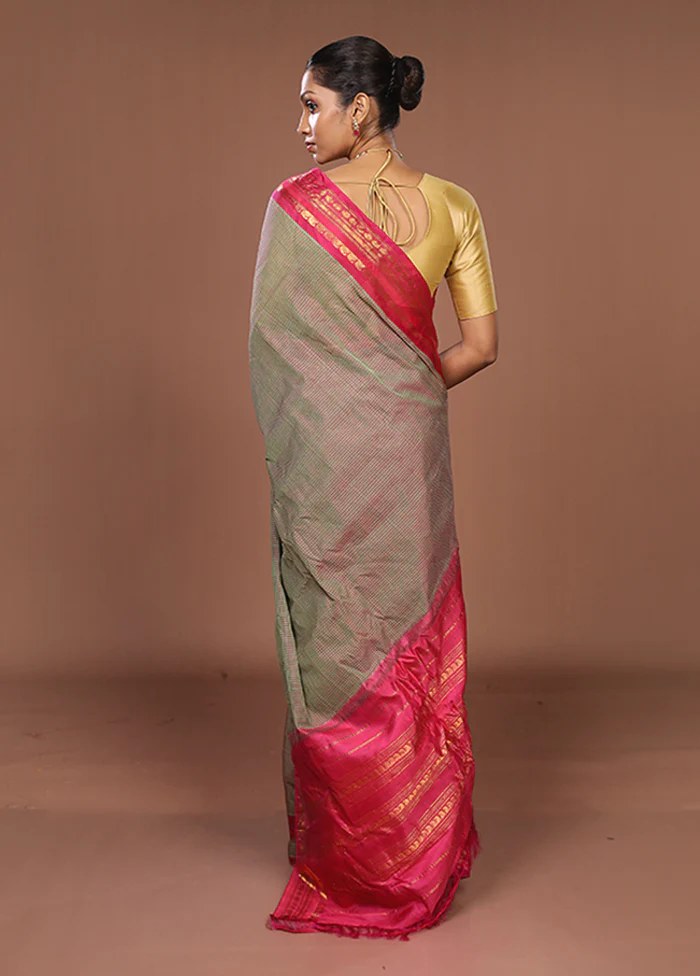 Green Gadwal Pure Silk Saree Without Blouse Piece - Image 3