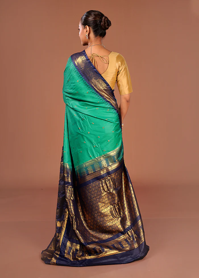 Green Gadwal Silk Saree Without Blouse Piece - Image 3
