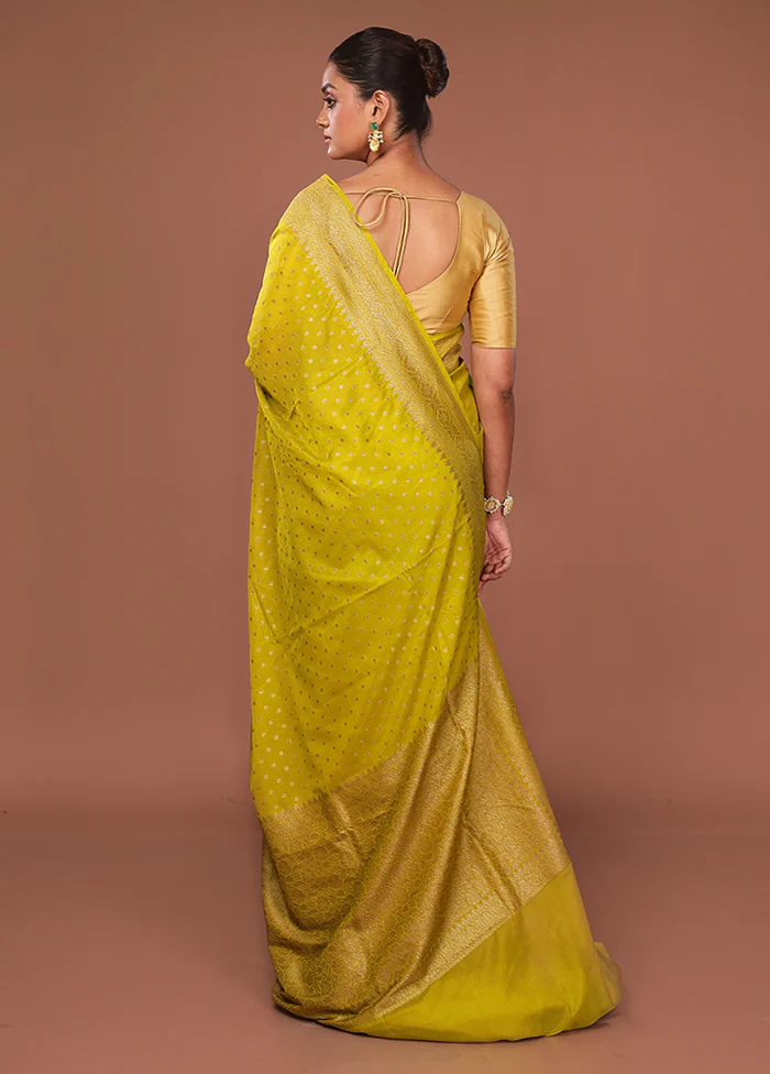 Green Georgette Saree With Blouse Piece - Image 3