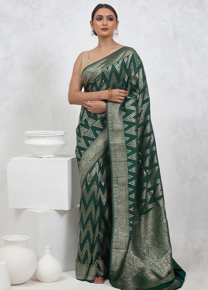 Green Georgette Saree With Blouse Piece - Image 2