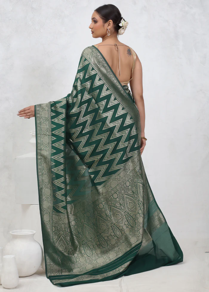 Green Georgette Saree With Blouse Piece - Image 3