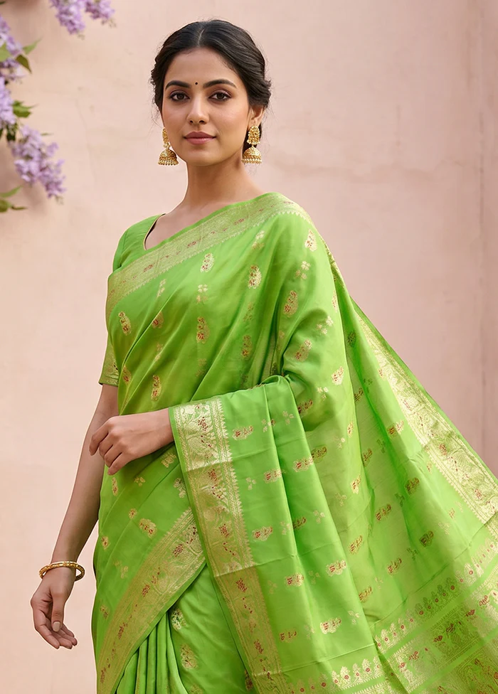 Green Handloom Baluchari Pure Silk Saree With Blouse Piece - Image 2