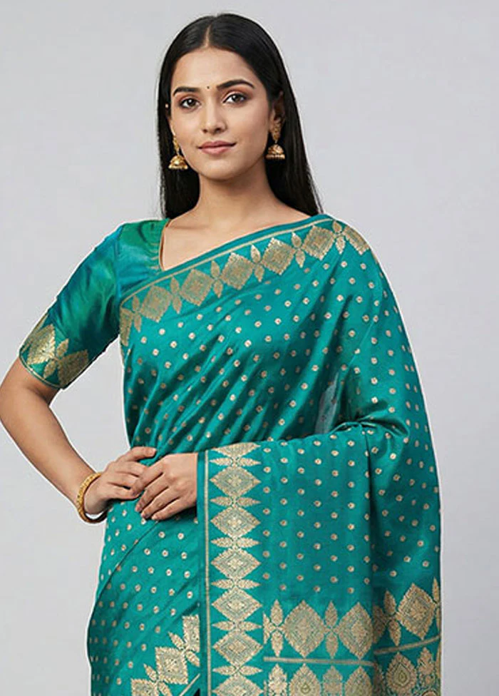 Green Handloom Banarasi Pure Silk Saree With Blouse Piece - Image 2