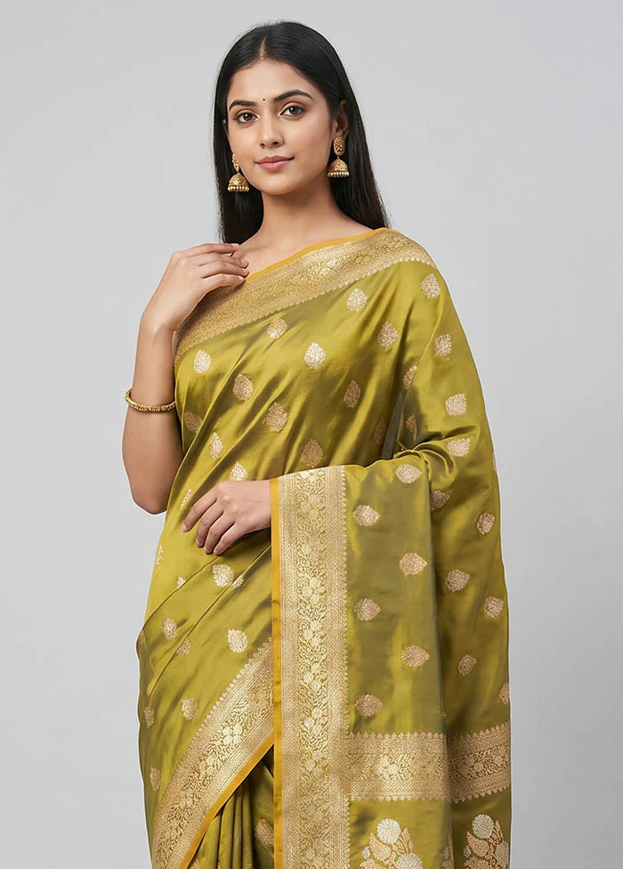 Green Handloom Banarasi Pure Silk Saree With Blouse Piece - Image 2