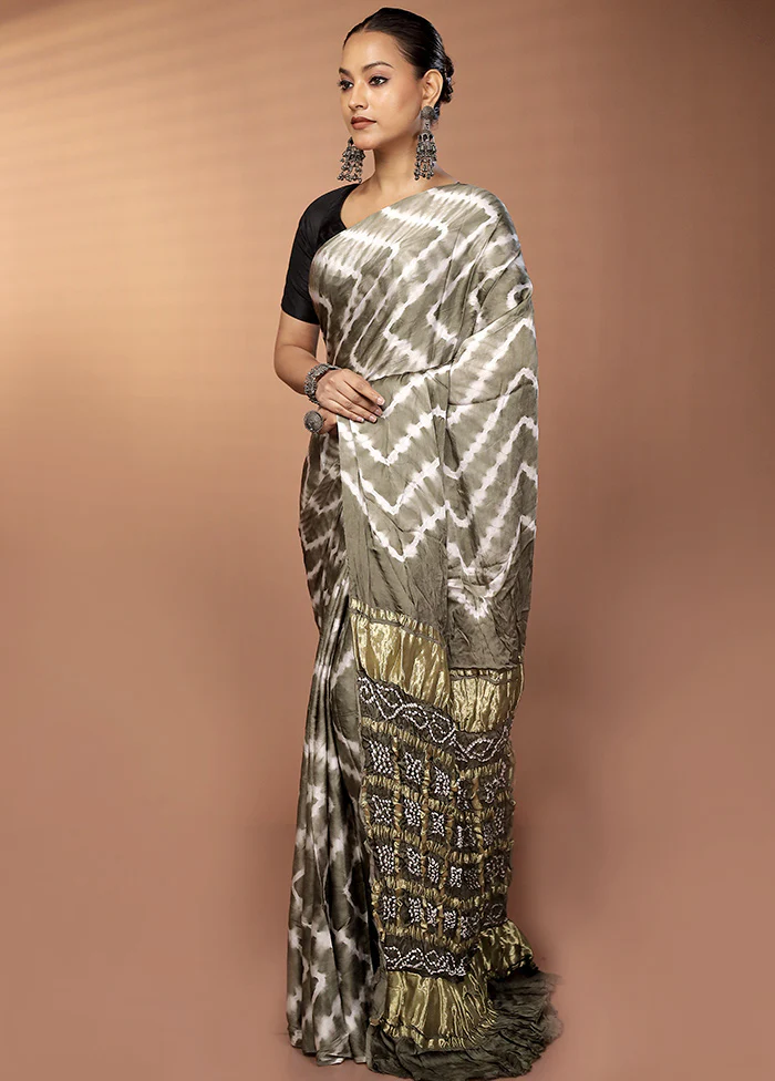 Green Handloom Bandhej Pure Silk Saree With Blouse Piece - Image 4