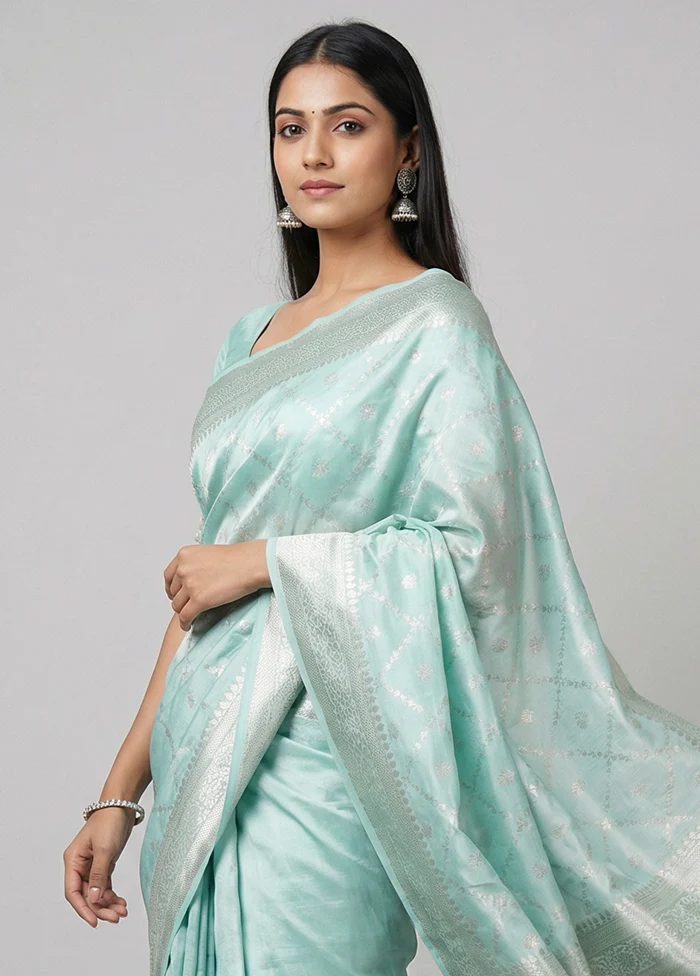 Green Handloom Dupion Silk Saree With Blouse Piece - Image 2