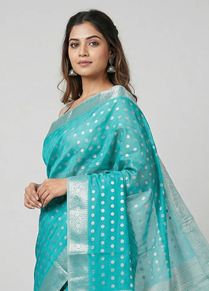 Green Handloom Dupion Silk Saree With Blouse Piece - Image 2