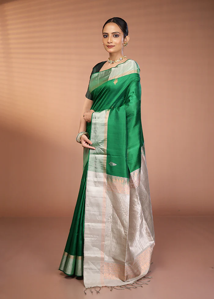 Green Handloom Kanchipuram Pure Silk Saree With Blouse Piece - Image 4