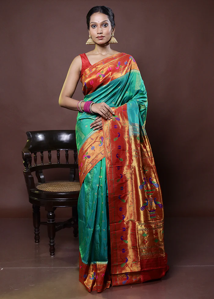 Green Handloom Kanchipuram Pure Silk Saree With Blouse Piece - Image 2