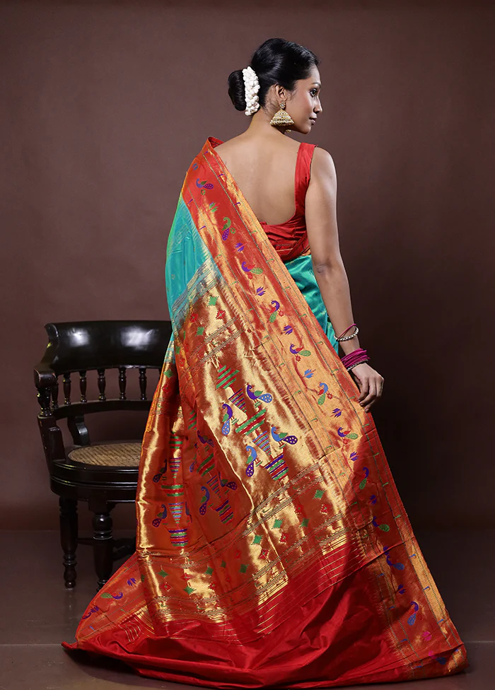 Green Handloom Kanchipuram Pure Silk Saree With Blouse Piece - Image 3