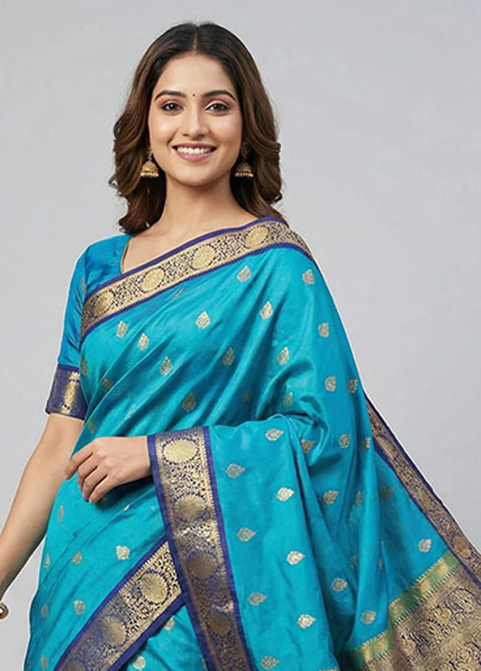 Green Handloom Kanchipuram Pure Silk Saree With Blouse Piece - Image 2
